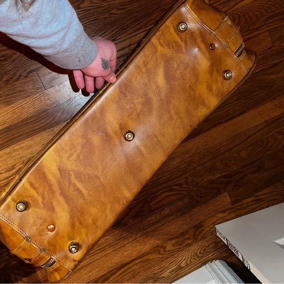 Vintage 60s-70s Brown Leather Carry All Suitcase (can bundle with smaller one) - Picture 11 of 14